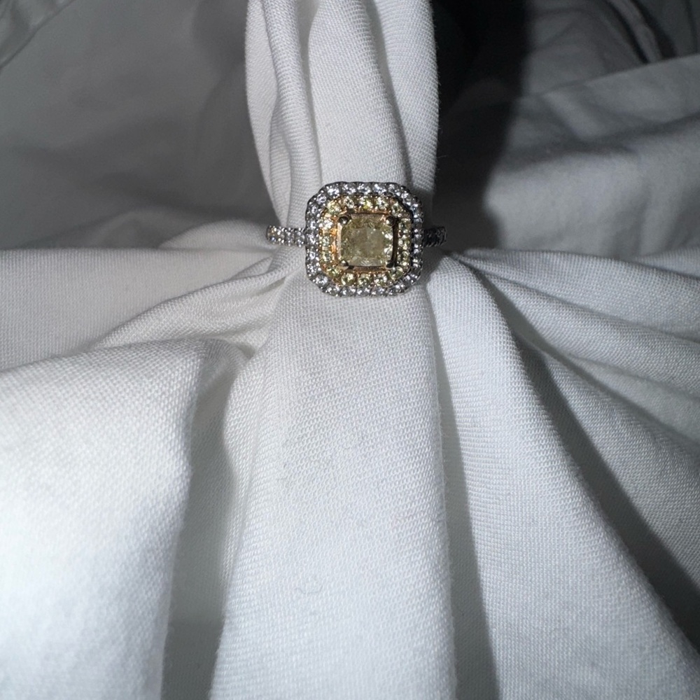 Levian Yellow Diamond Women's Ring  5/8 CT Jared’s with warranty size 4